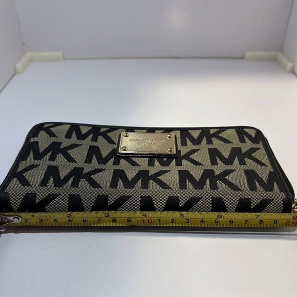 Michael Kors Jet Set Travel Zip Around Wallet - Picture 11 of 12